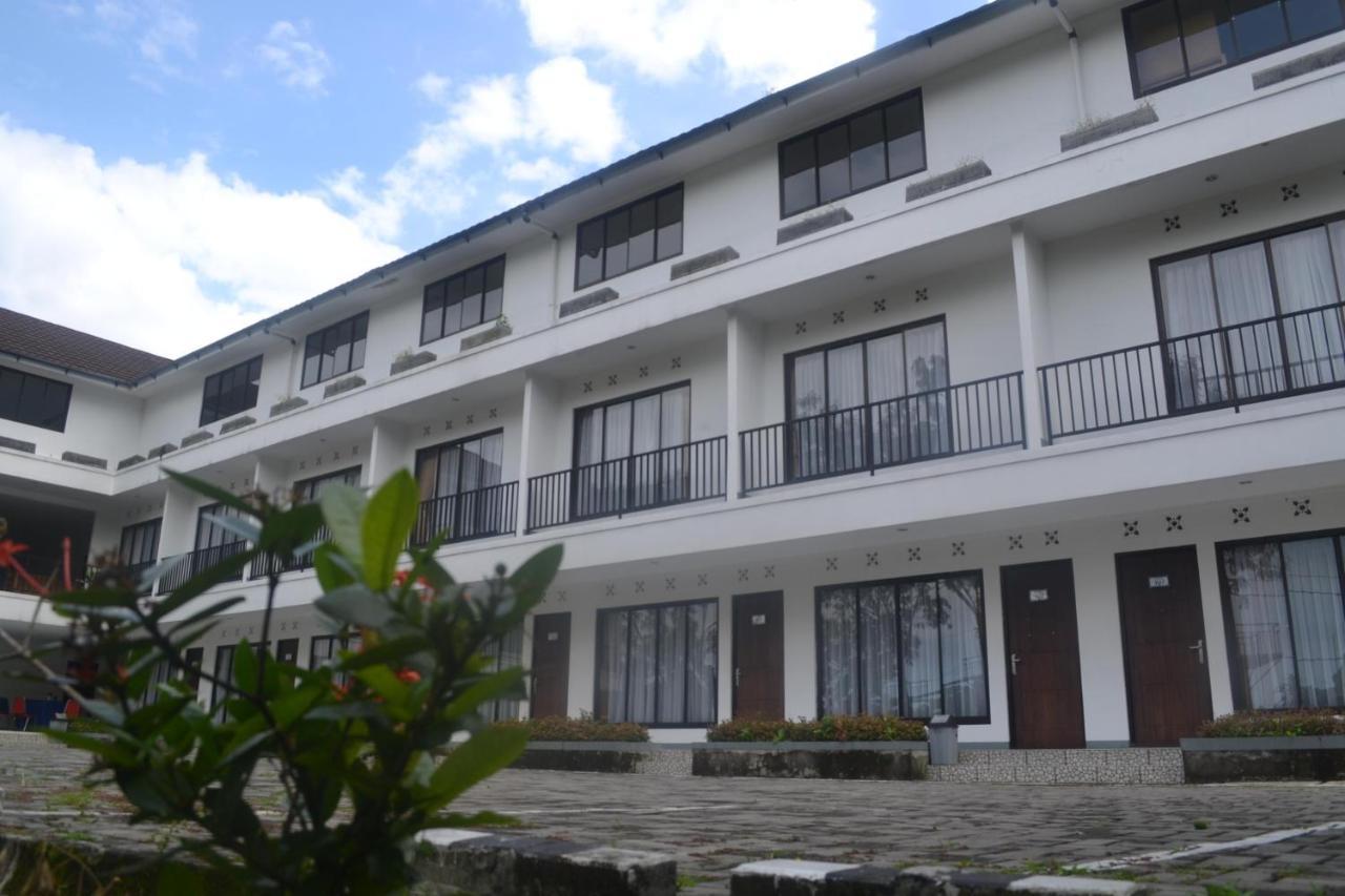 Puncak Village Hotel & Kampung Main Anak Gadok Exteriör bild